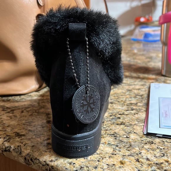 J/Slides. Womans winter boots size 9 - Picture 6 of 6